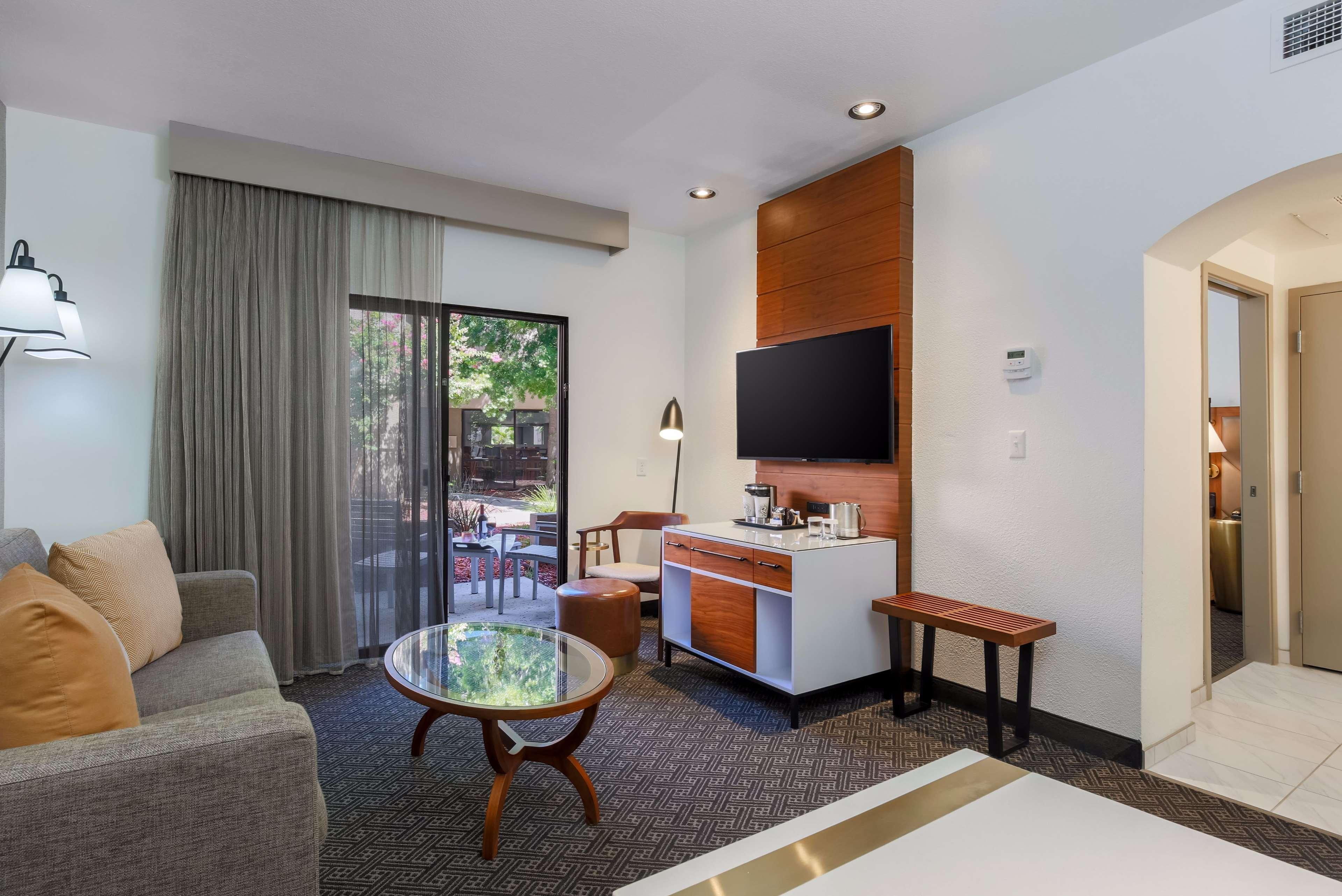 Doubletree Suites By Hilton Hotel Sacramento - Rancho Cordova Exterior photo